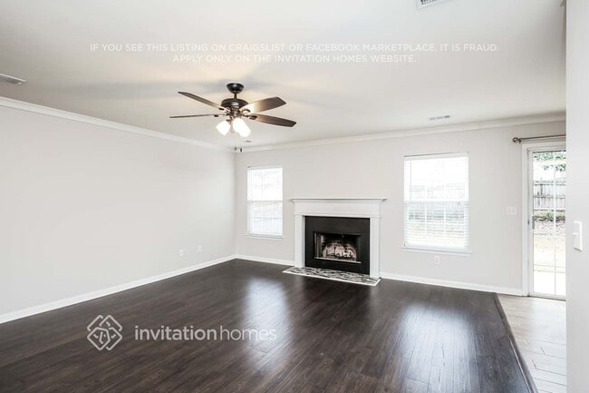 Building Photo - 2820 Englewood Dr