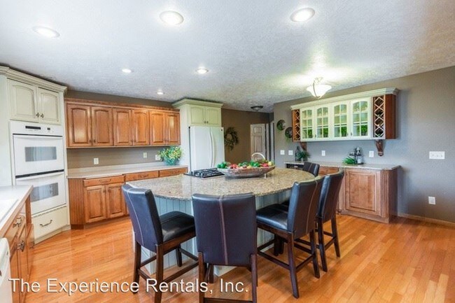 Building Photo - 5 br, 4.5 bath House - 1510 S Raymond Circle