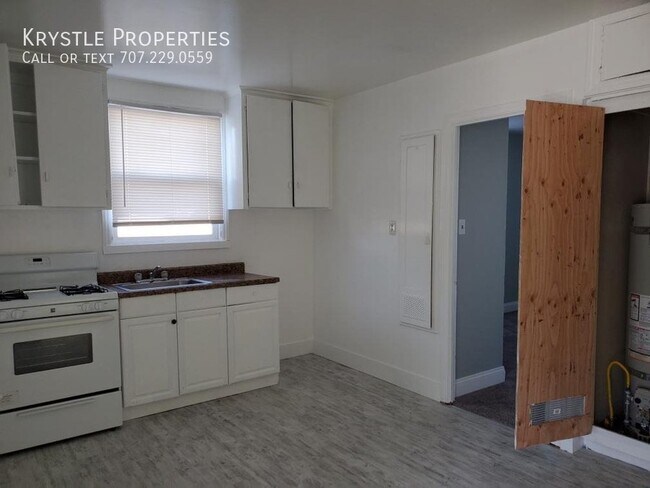 Building Photo - ***COMING SOON! Adorable Lower Level Apart...