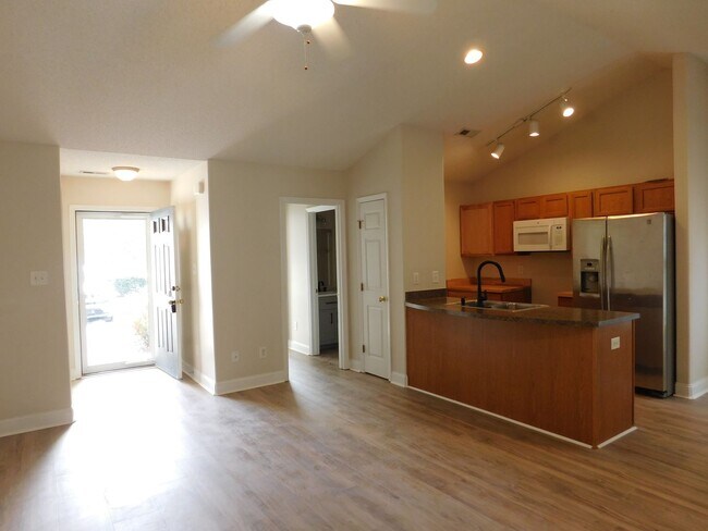 Building Photo - 221 Churchill Court - located in the Townes at Flamingo Oaks