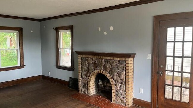 Building Photo - 302 Rhodes Ave
