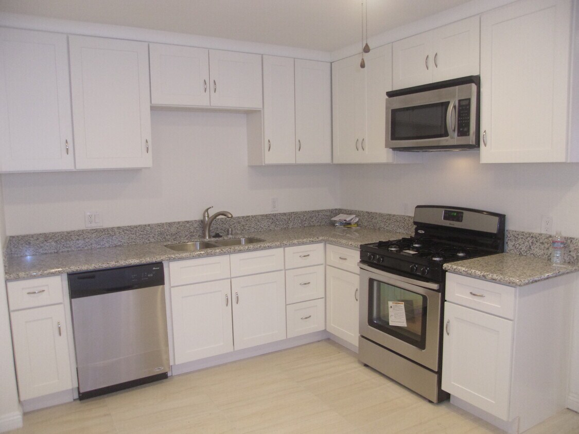 Primary Photo - 1231 Mott St