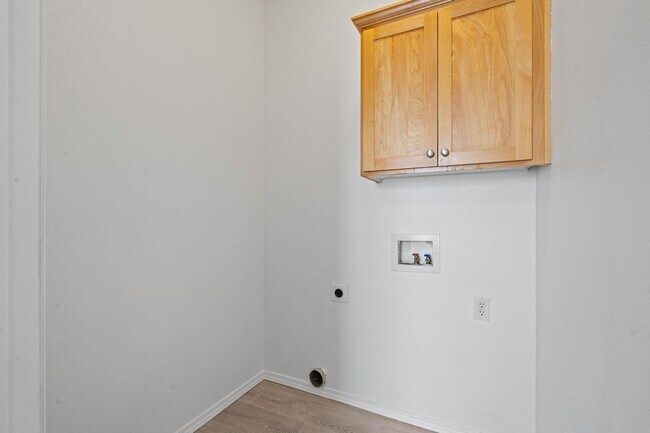 Foto del edificio - Lovely 3-bdrm/2-bath thin house in Portsmouth. Fenced backyard w/ deck, 1-car garage