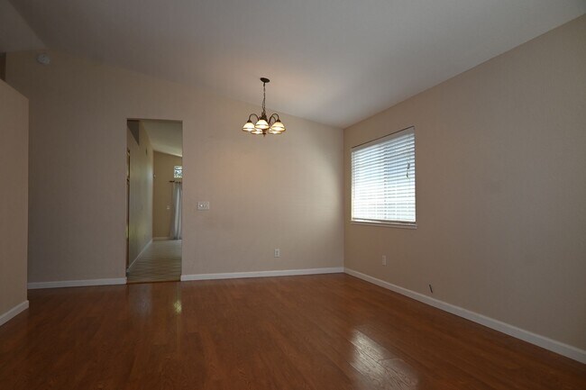 Foto del edificio - Resident Benefit Package Property