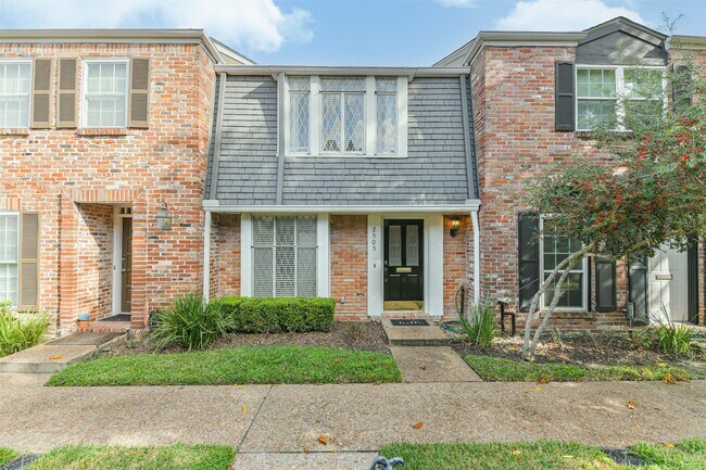 Foto del edificio - 2505 Watertown Mall St