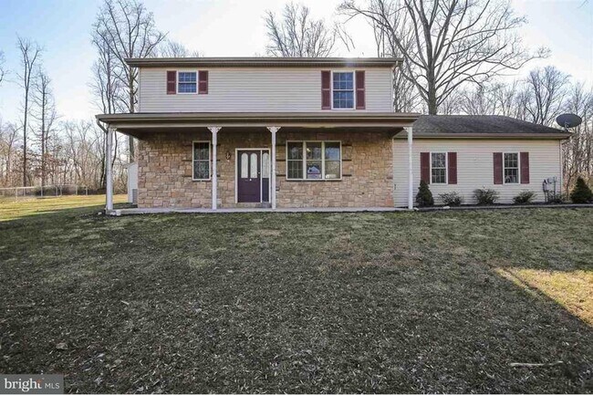 Rocking Chair Front Porch! - 1910 Valley Green Rd