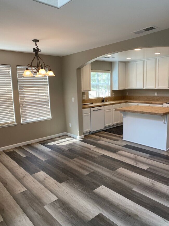 Foto del edificio - 1612 Lone Oak Trail