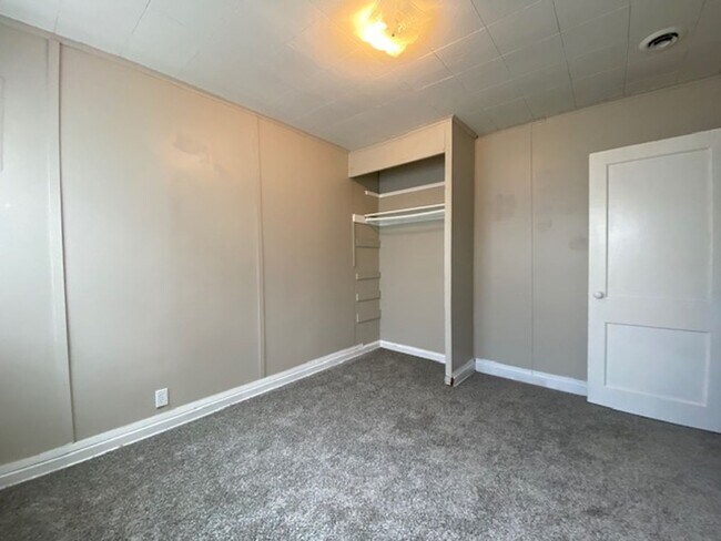 Foto del edificio - 2 Bed 1 Bath Available in Springfield+