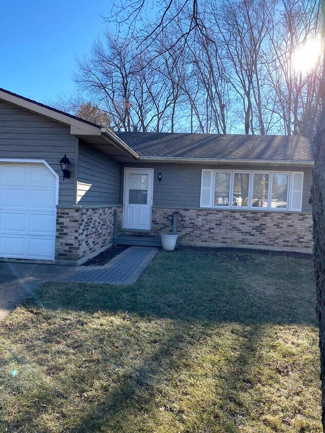 Foto principal - 10339 W Yale Ave
