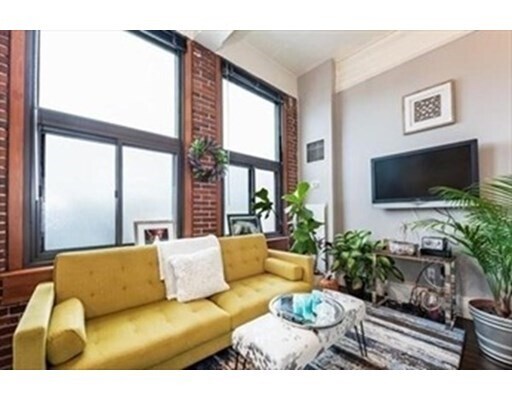 Primary Photo - 320 W 2nd St