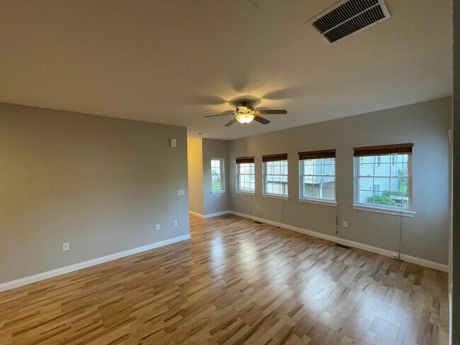 Foto del edificio - 2439 N Stonelake Circle