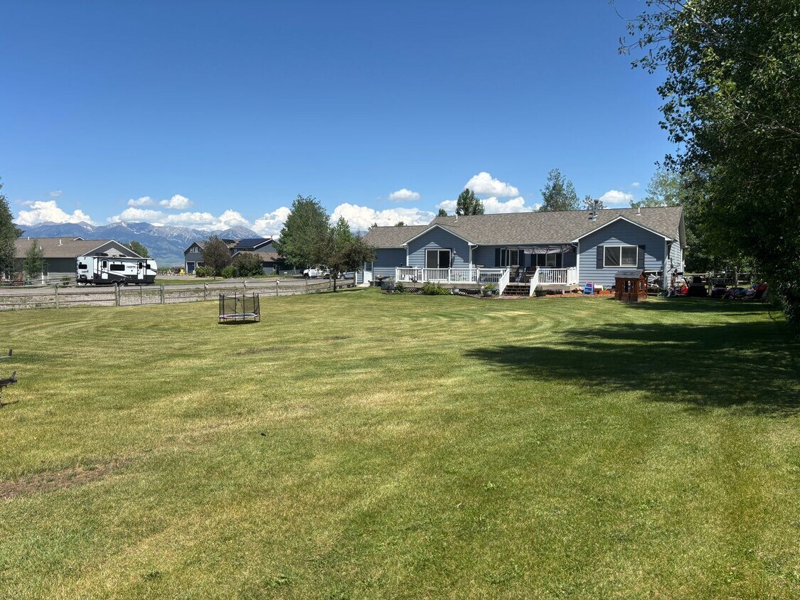 Foto principal - 3 bedroom single family home on large lot