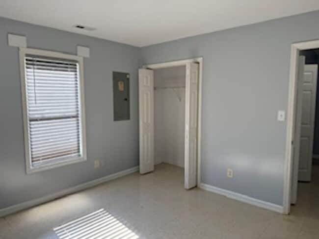 Foto del edificio - 245 Lakewood Dr