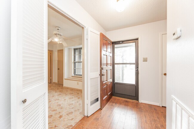 Building Photo - 6818 Brockington Dr