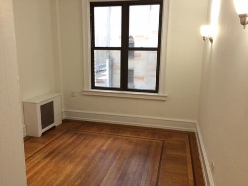 Building Photo - 139 W 55th St