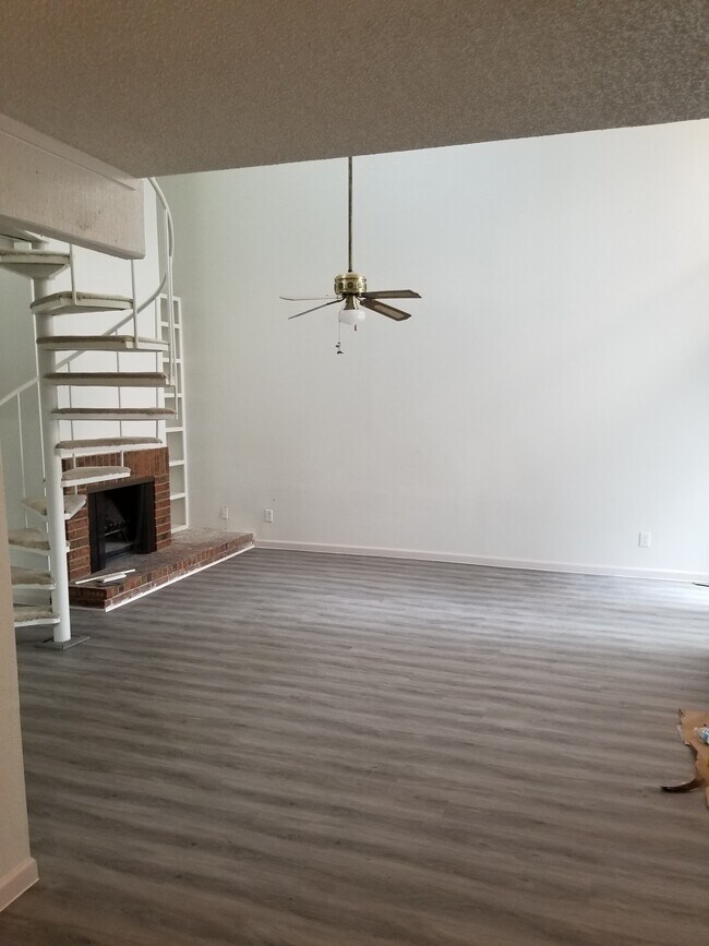 Building Photo - 9002 Emberglow Ln