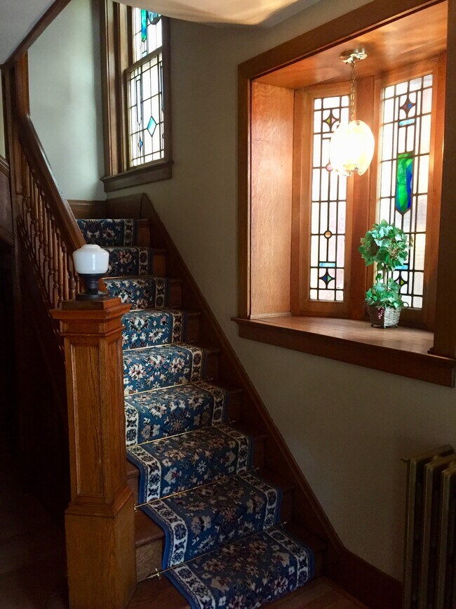 Beautiful entry - 213 Gross Street