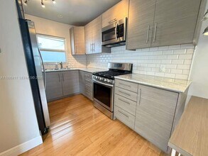 Building Photo - 131 Zamora Ave