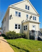 Building Photo - 2824 South Park Ave