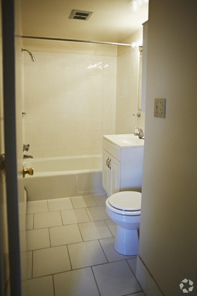 Colonial Gardens Apartments Morrisville, PA