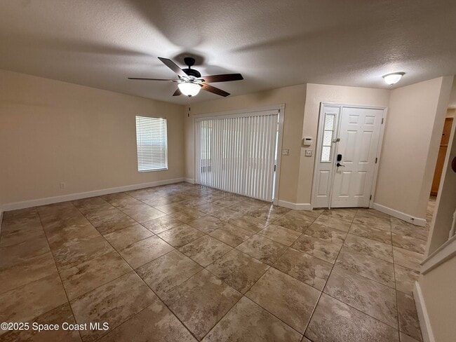 Foto del edificio - 2613 S Park Ave