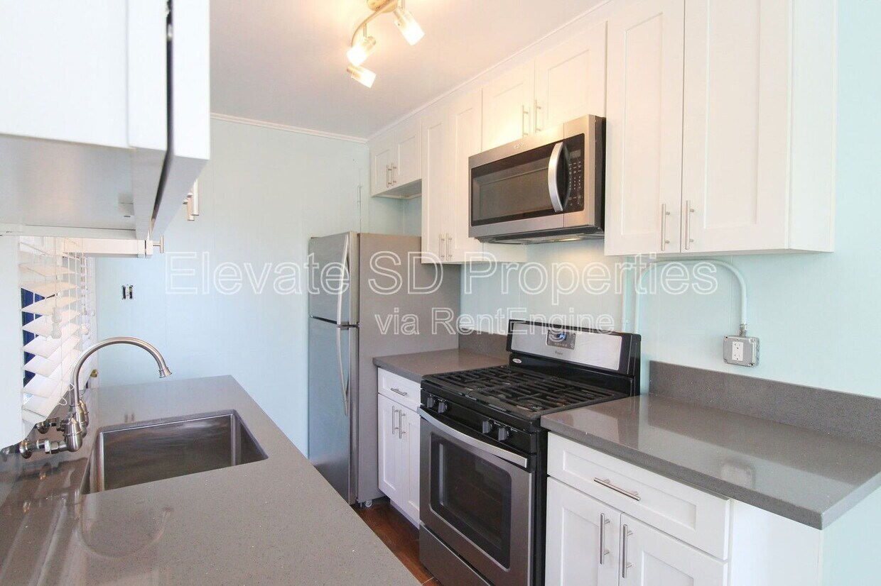 Foto principal - 3695 Columbia St