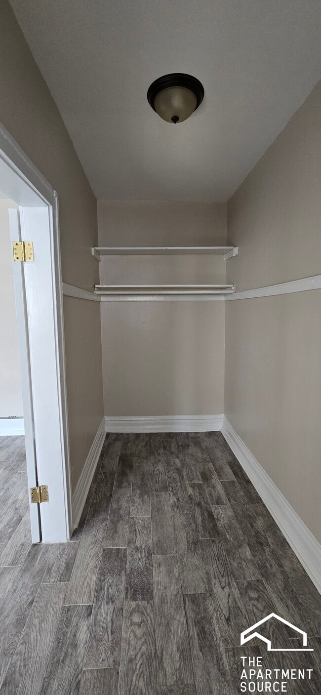 Building Photo - 1333 W Birchwood Ave