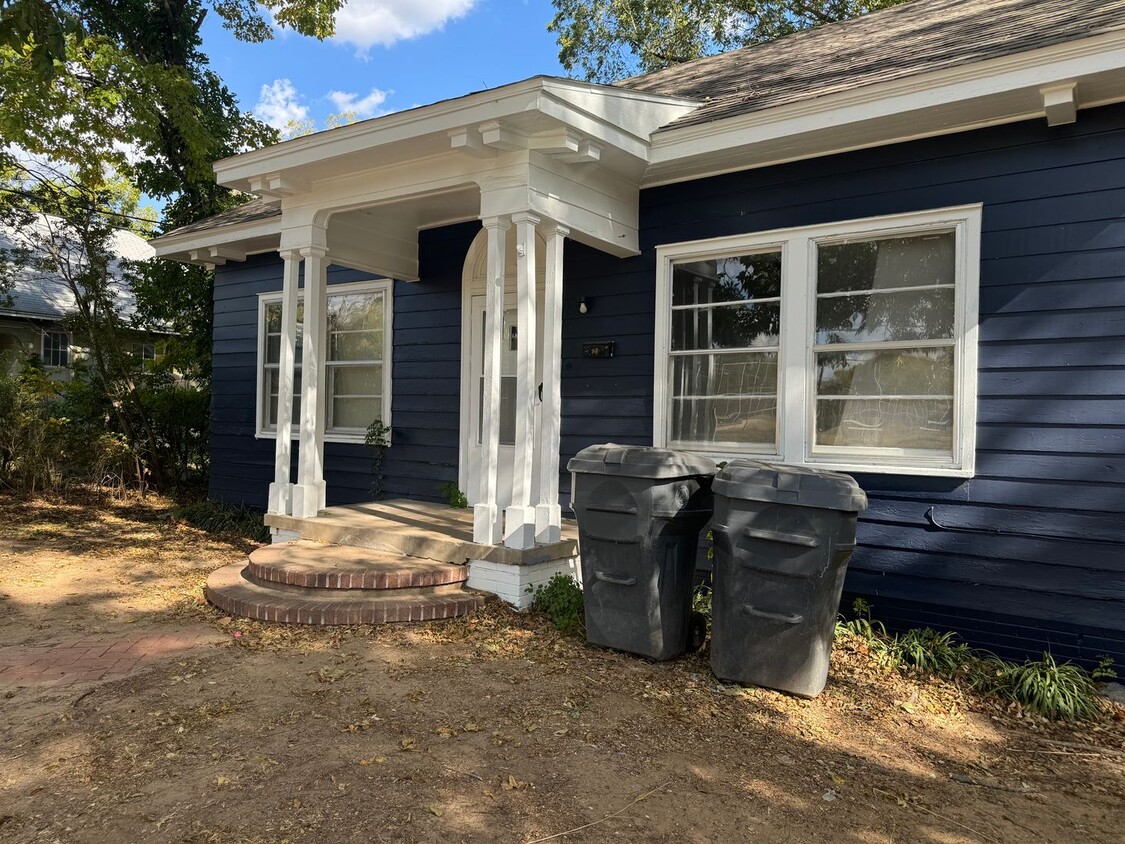 Building Photo - Three Bedroom Rental