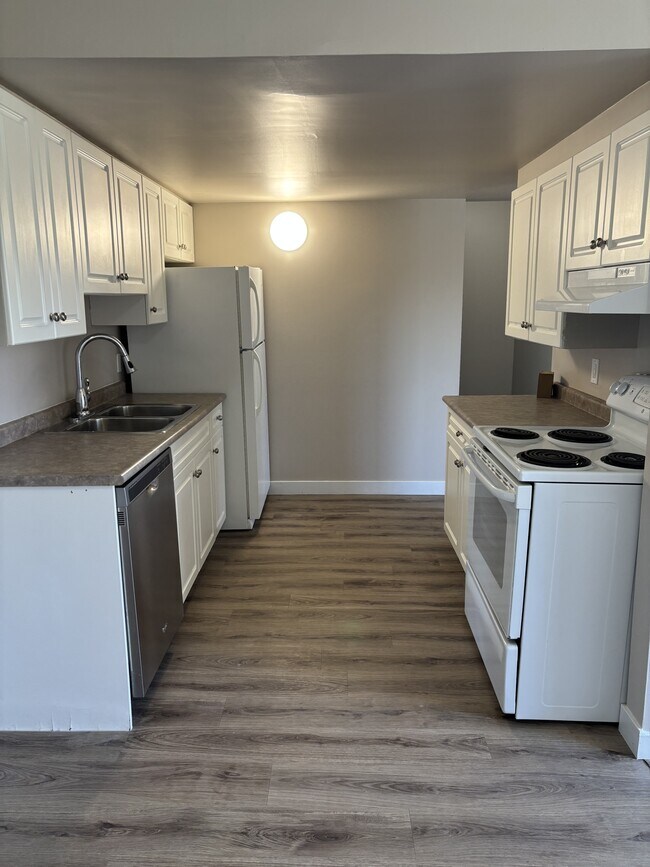 Photo du bâtiment - 2908-116A 116a Ave NW