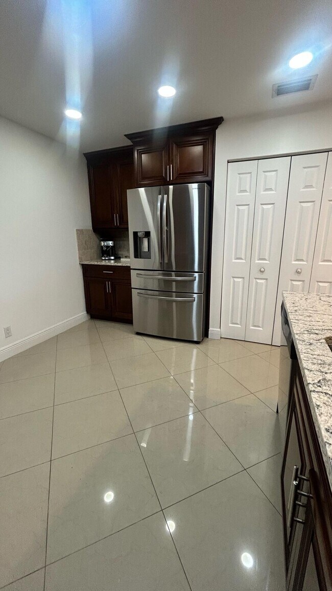 Building Photo - 5301 Canoe Bend Dr