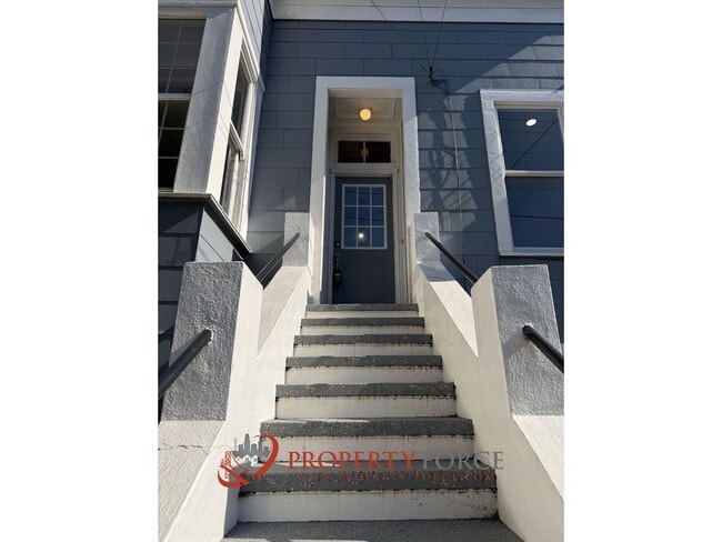 Building Photo - 1417 Kansas St