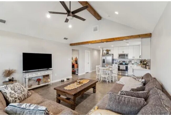 Foto del edificio - 2314 Creekview Dr
