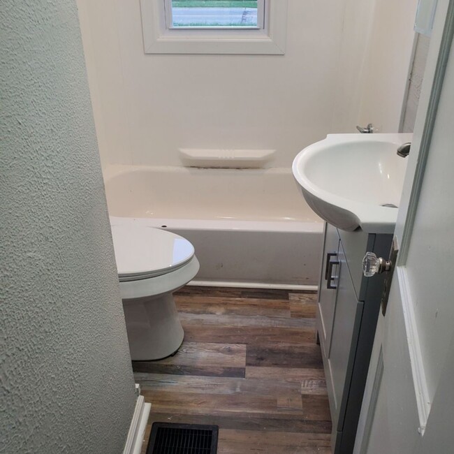 Foto del edificio - 4 BDRM HOUSE FOR RENT