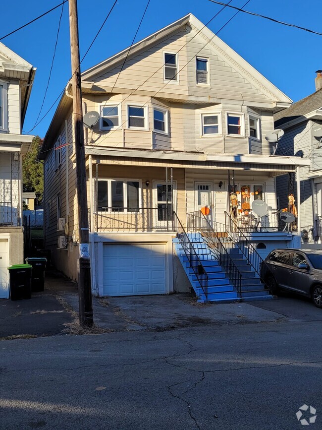 Apartments with Garages in Delano, PA 1 Rentals