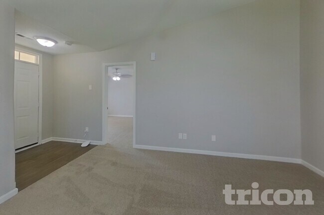 Foto del edificio - 6129 Whispering Brook Ct