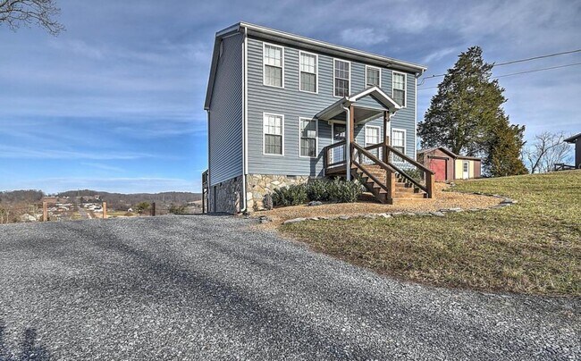Foto del edificio - 605 Summer Sound Rd