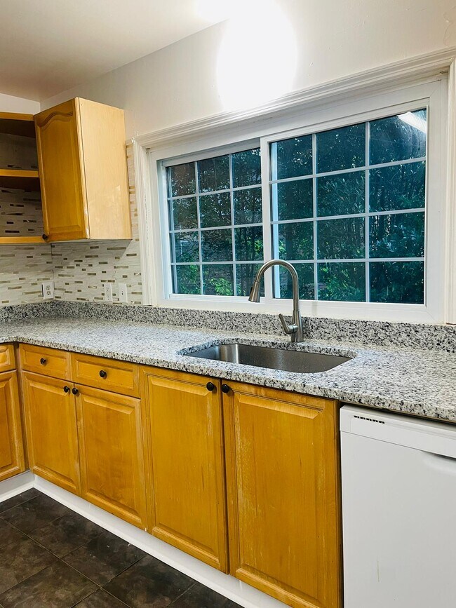 Building Photo - 5563 Owens Dr