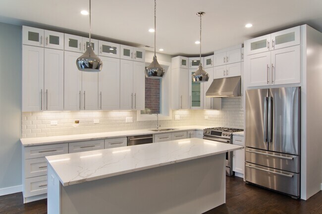 Foto del edificio - 2448 N Clybourn Ave