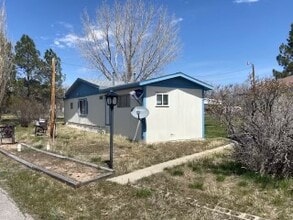 Building Photo - 105 Robbins Ln