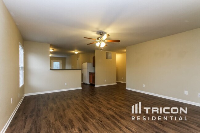 Foto del edificio - 1615 Blue Grass Pkwy