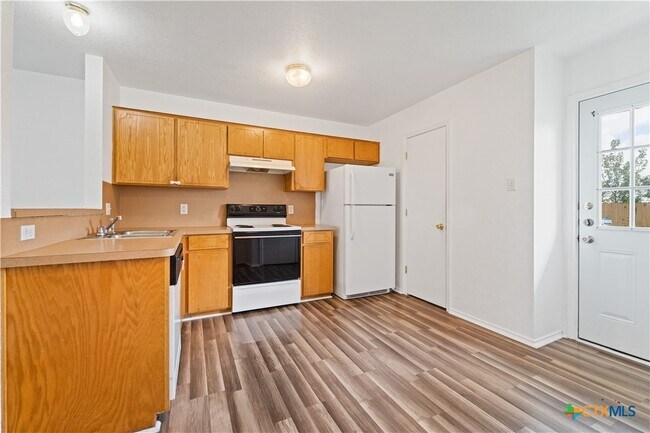 Building Photo - 3805 Woodrow Dr
