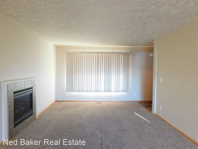 Building Photo - 3 br, 2.5 bath House - 4551 Mabel Ave NE