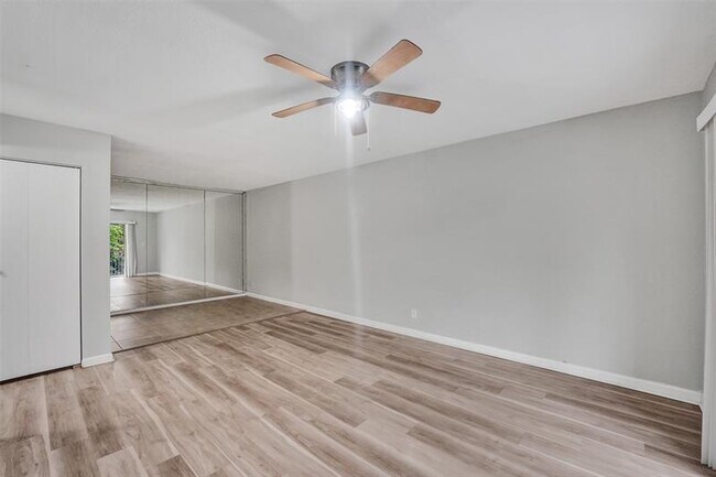 Foto del edificio - 555 SE 8th St