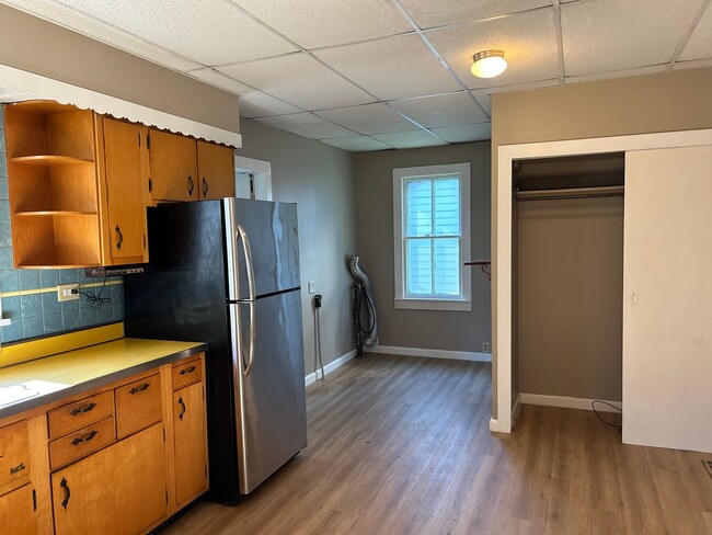 Building Photo - Beautiful Westside-Oswego 3 Bdrm Home. Kin...
