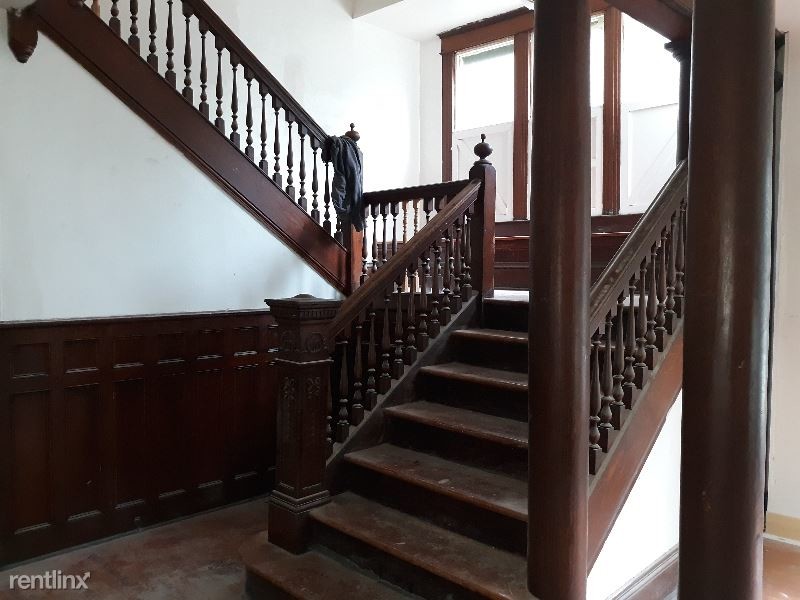 Primary Photo - 8 br, 3.5 bath House - 2301 S State St