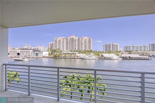 Foto del edificio - 2900 NE 30th St