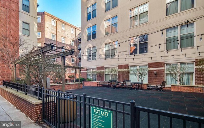 Building Photo - 113 N Bread St