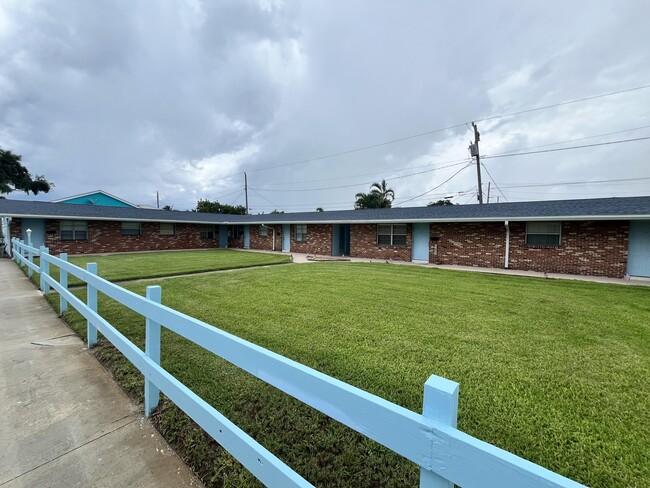 Building Photo - 595 Cinnamon Dr