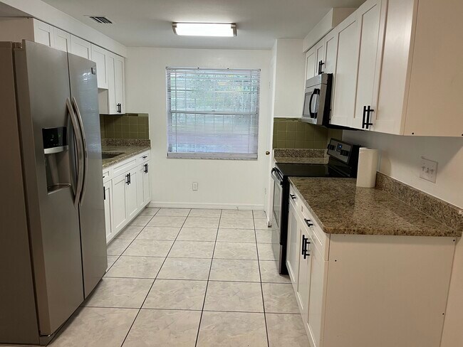 Kitchen - 2703 W Osborne Ave