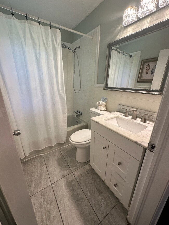 Building Photo - Beautifully Updated Decatur Home with Spacious Backyard! Move-In Special: Get approved and move i...